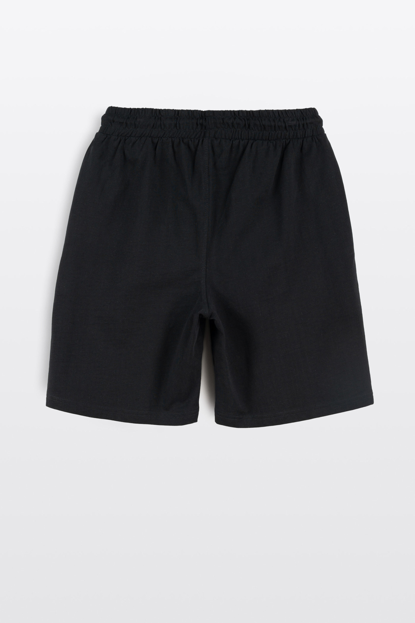 Czarne krótkie spodenki z minimalistycznym nadrukiem