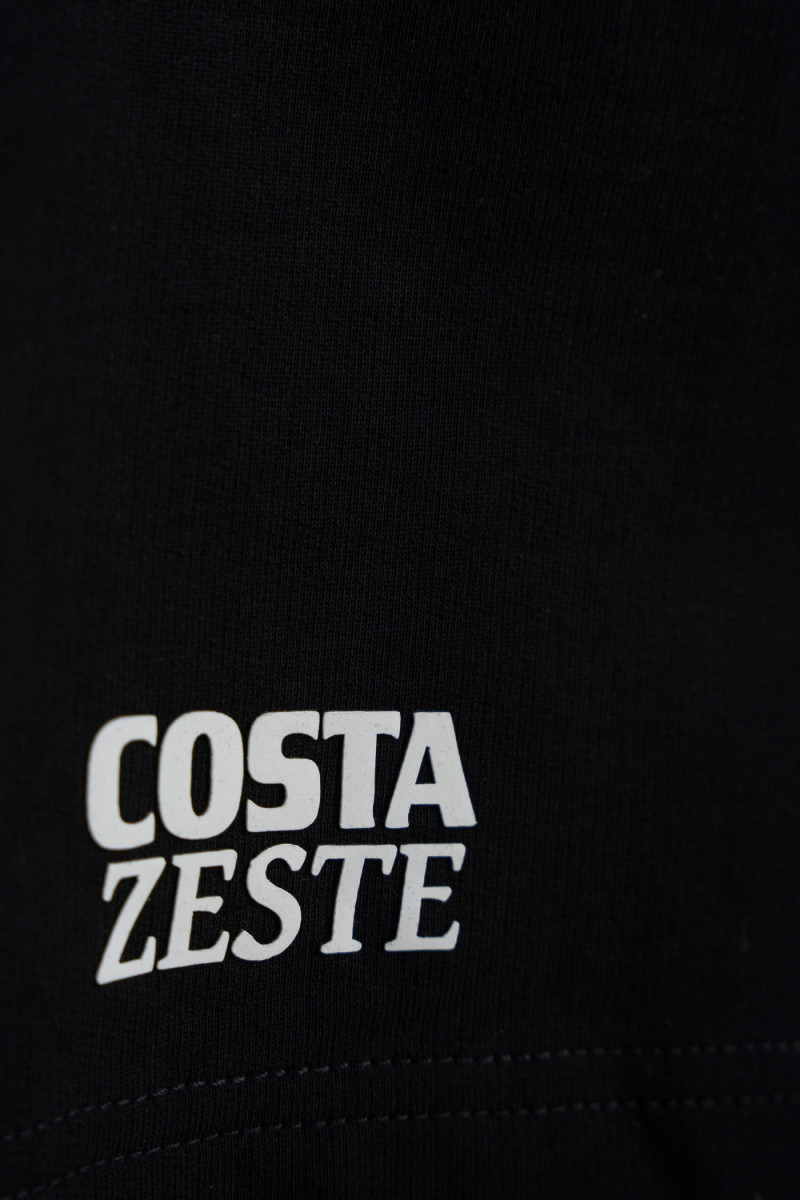 Czarne krótkie spodenki z minimalistycznym nadrukiem