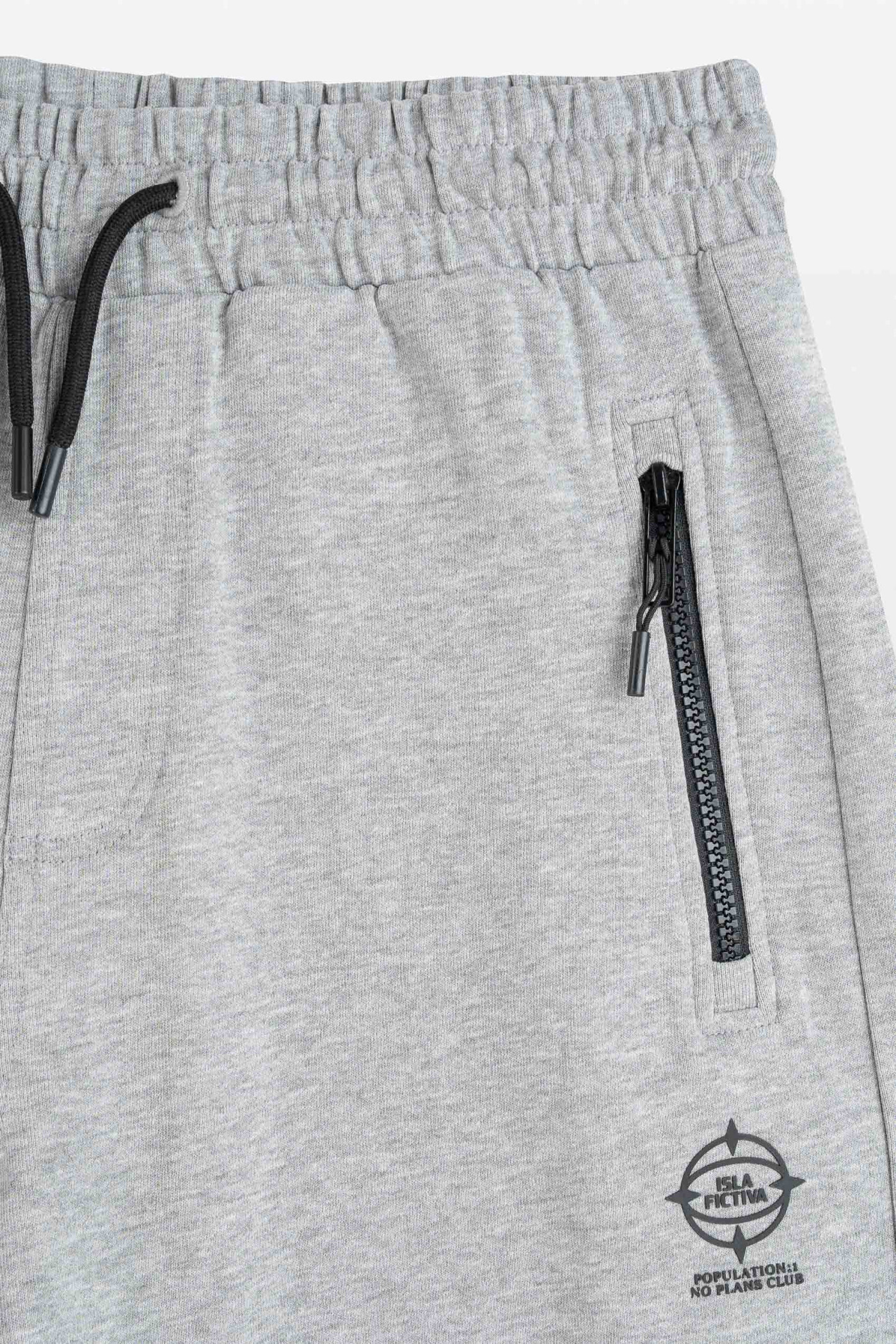 Szare krótkie spodenki z minimalistycznym nadrukiem