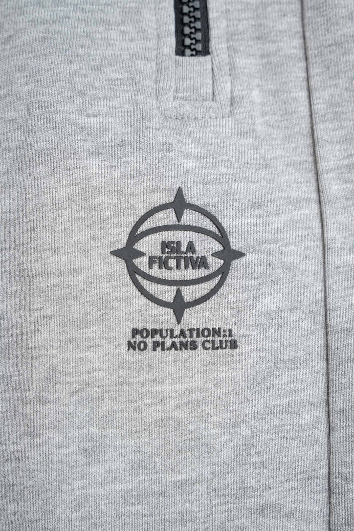 Szare krótkie spodenki z minimalistycznym nadrukiem