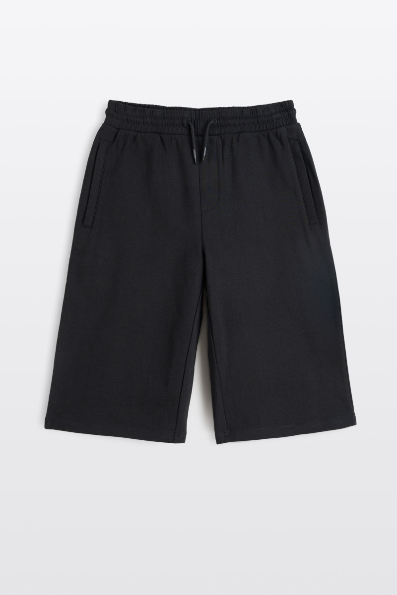 Czarne krótkie spodenki bawełniane bez nadruków