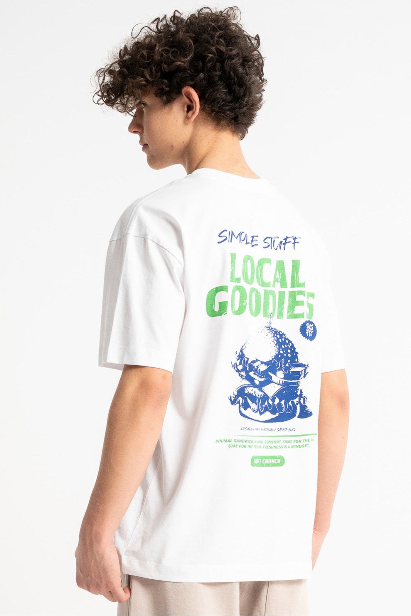 Jasnoniebieski t-shirt LOOSE z autorską grafiką z przodu