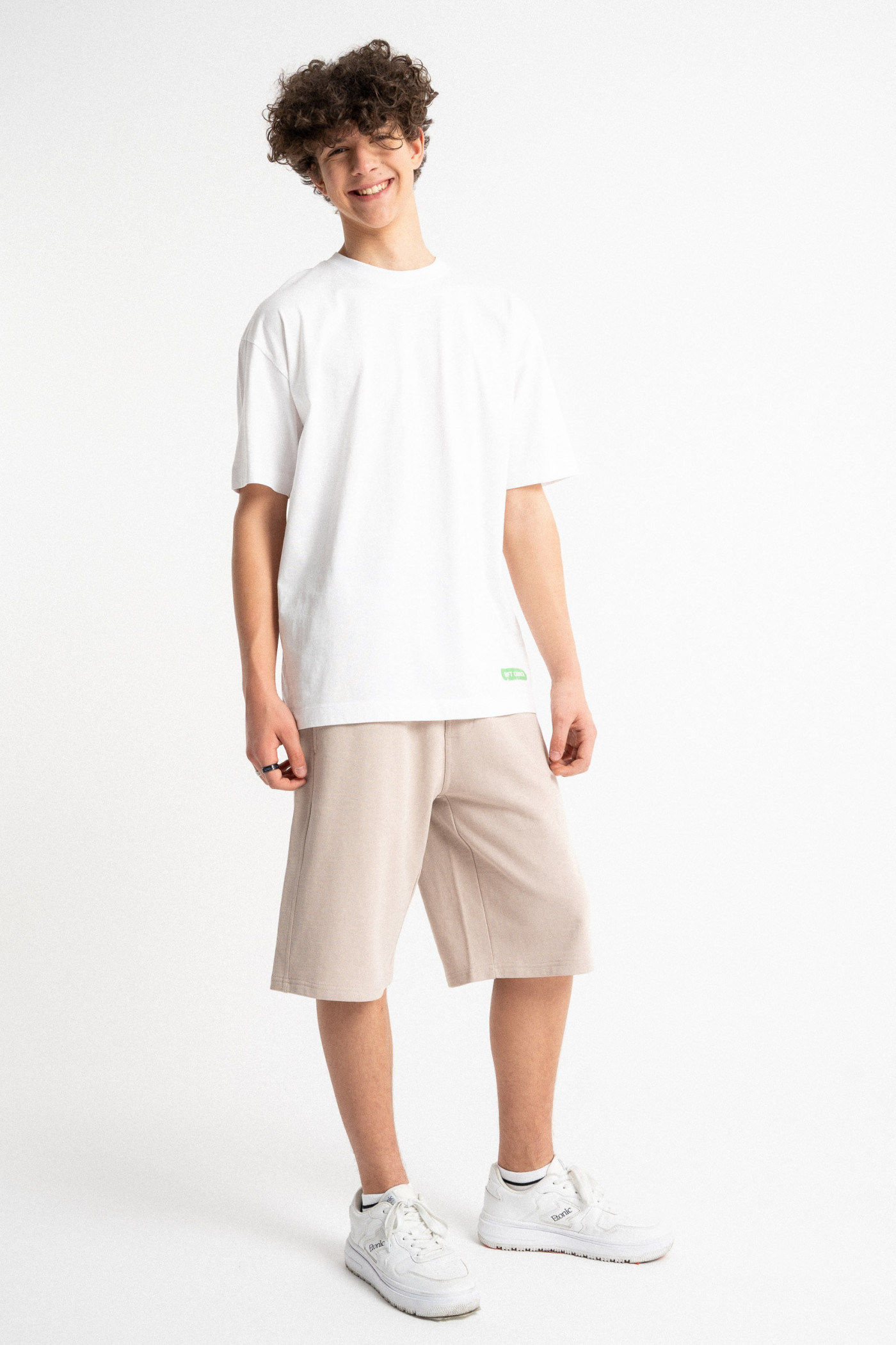 Jasnoniebieski t-shirt LOOSE z autorską grafiką z przodu