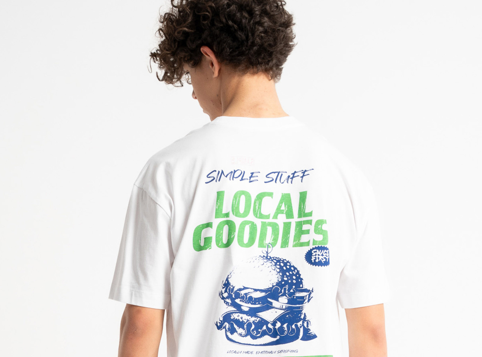 Jasnoniebieski t-shirt LOOSE z autorską grafiką z przodu