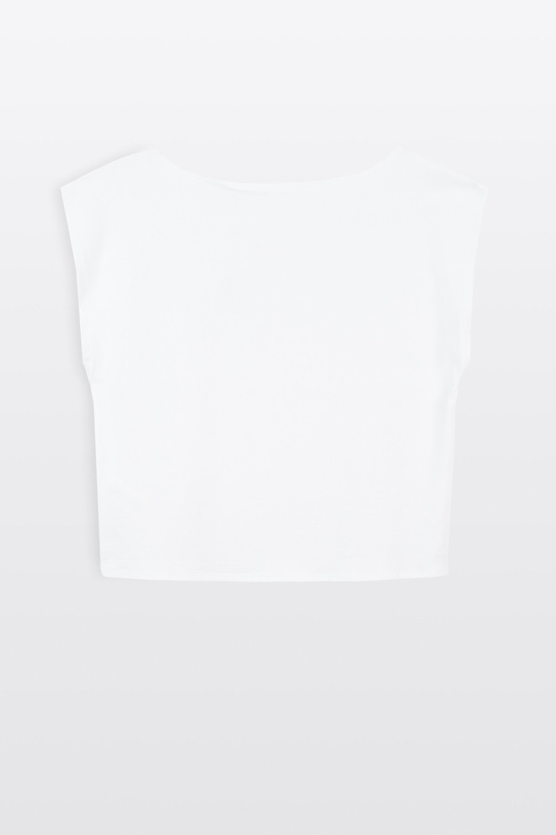 Czarna bluzka SLIM z minimalistyczną naszywką z krótkimi rękawami