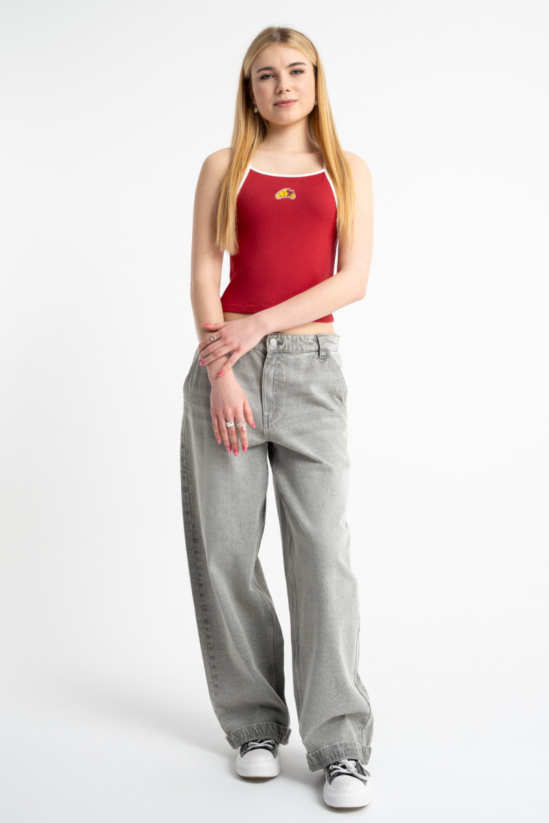 Czerwony top na ramiączkach z kontrastową lamówką