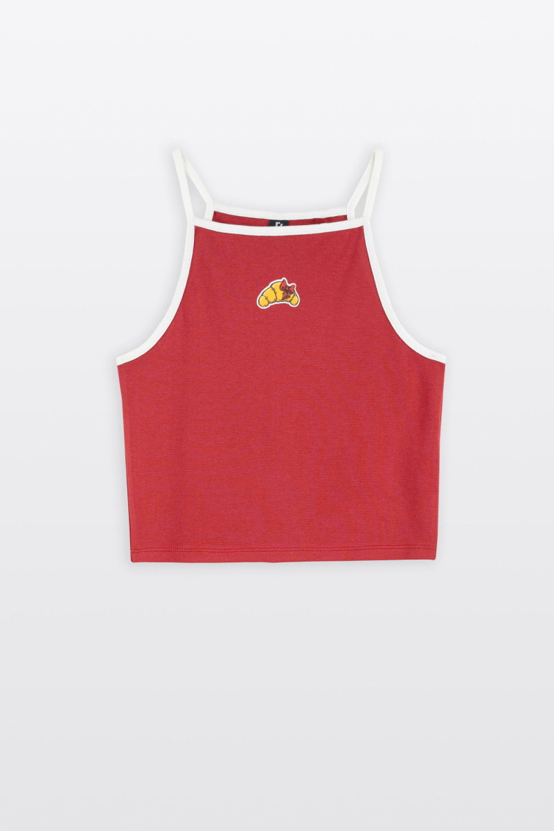 Czerwony top na ramiączkach z kontrastową lamówką