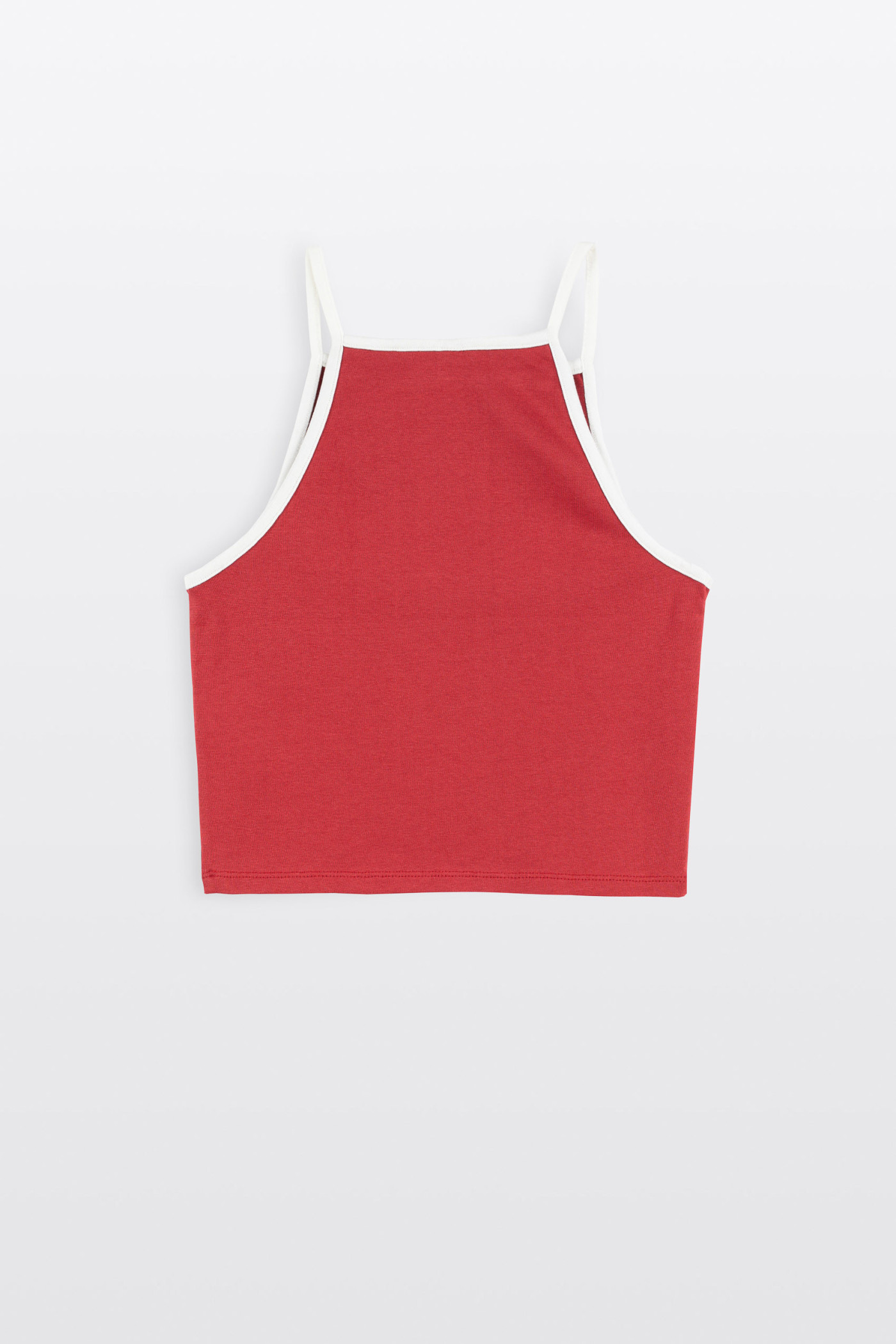 Czerwony top na ramiączkach z kontrastową lamówką