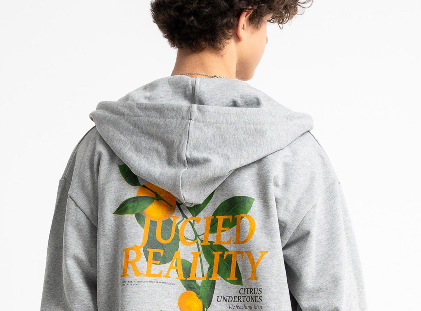 Szara bluza REGULAR z kapturem z autorską grafiką z tyłu