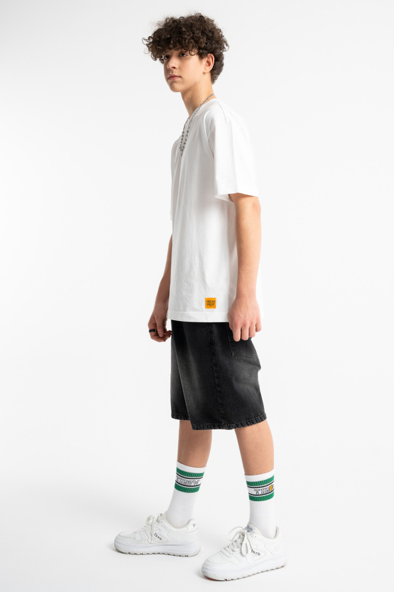 Biały t-shirt LOOSE z autorską grafiką z tyłu