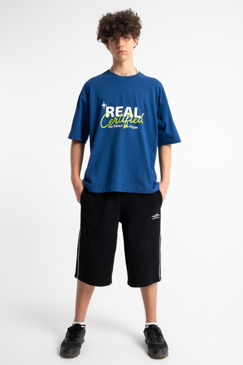 Niebieski t-shirt LOOSE z autorską grafiką z przodu