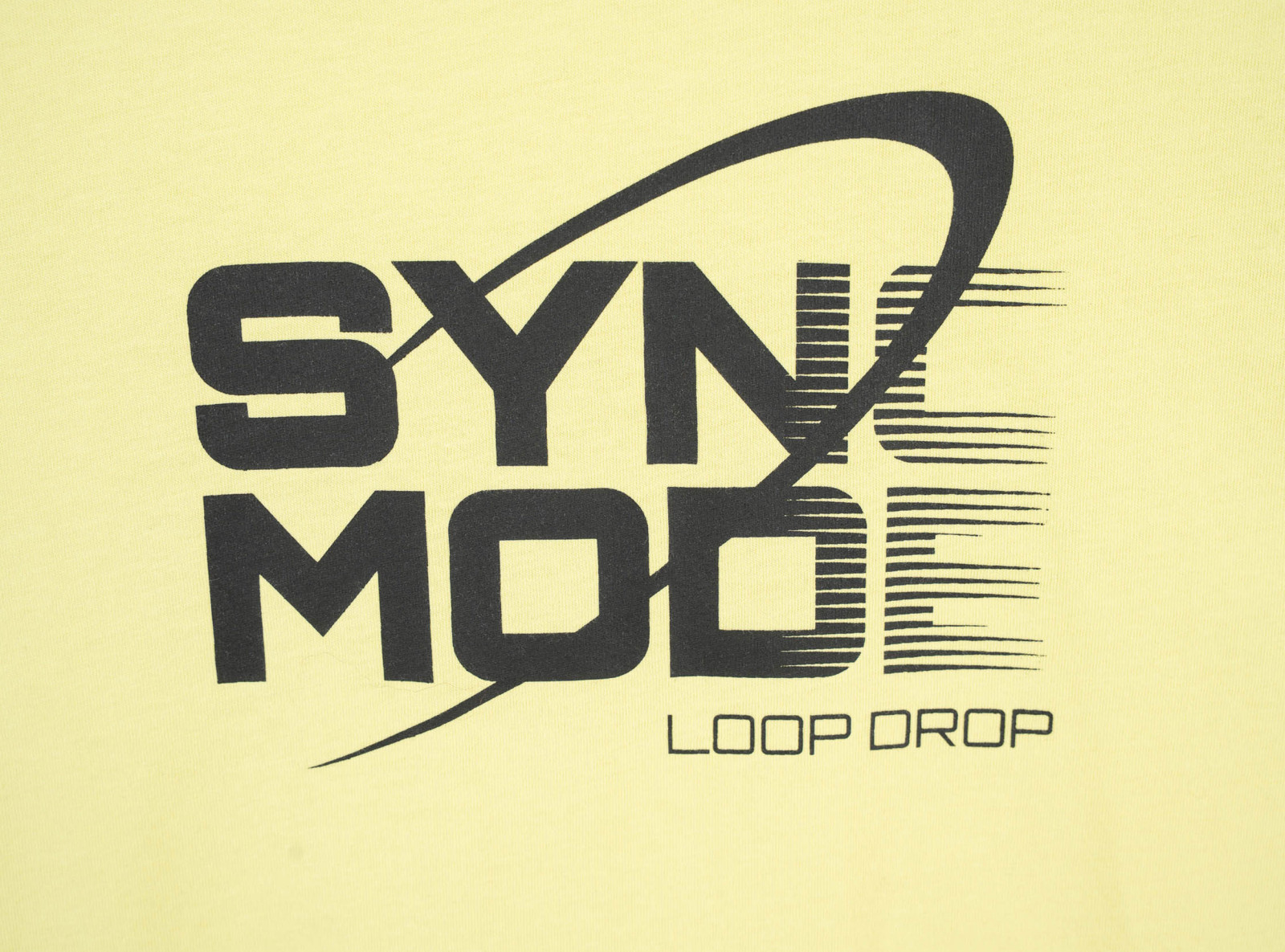 Żółty t-shirt LOOSE z autorską grafiką z przodu
