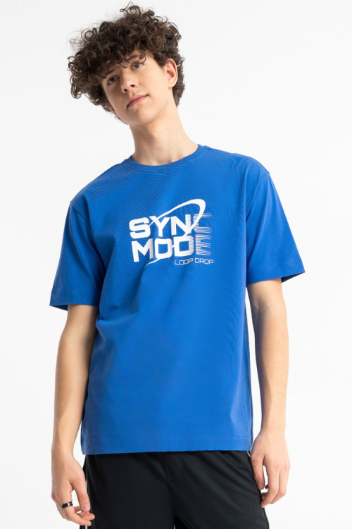 Niebieski t-shirt LOOSE z autorską grafiką z przodu