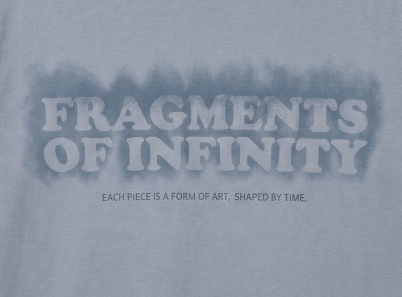 Szary t-shirt REGULAR z autorską grafiką z przodu