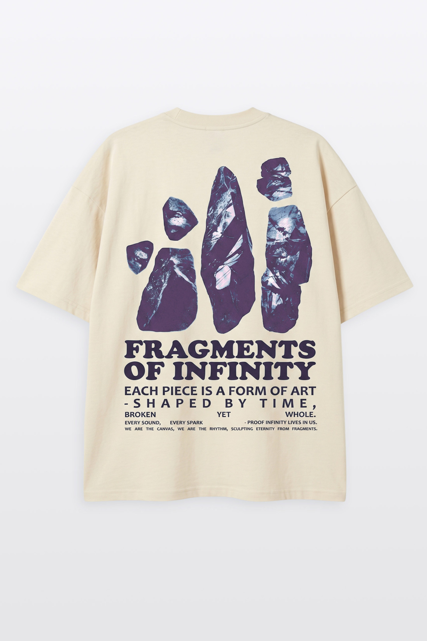 Kremowy t-shirt LOOSE z autorską grafiką z tyłu