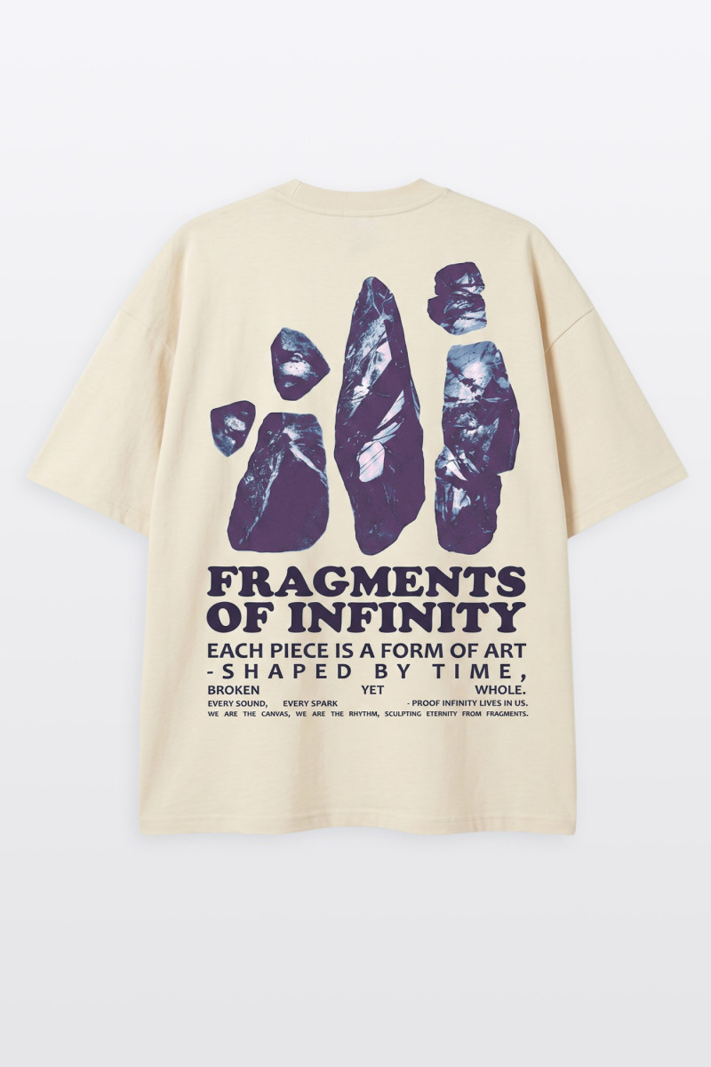 Kremowy t-shirt LOOSE z autorską grafiką z tyłu
