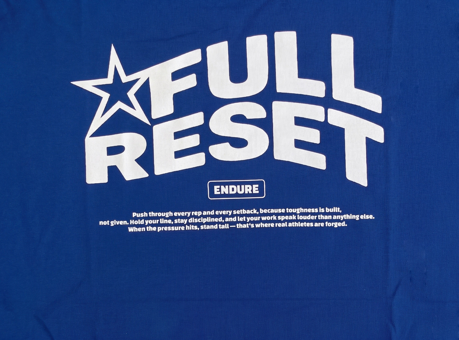 Niebieski t-shirt LOOSE z autorską grafiką z tyłu