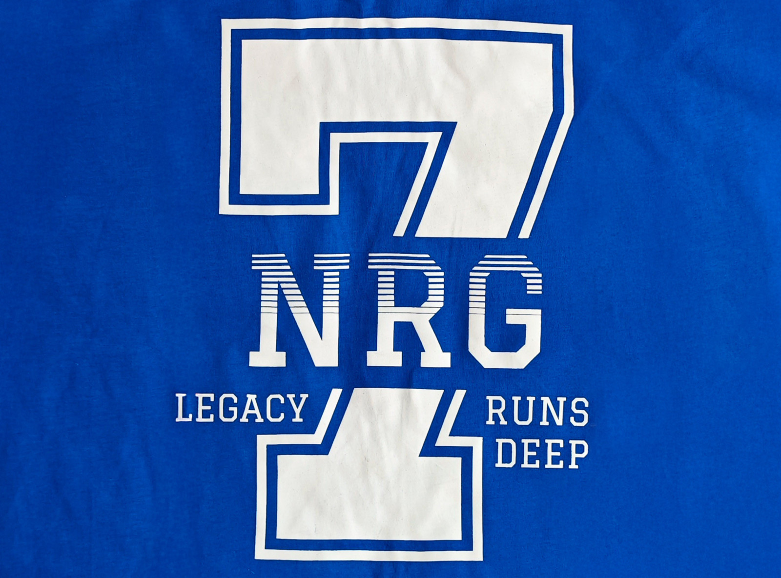 Niebieski t-shirt REGULAR z autorską grafiką z tyłu