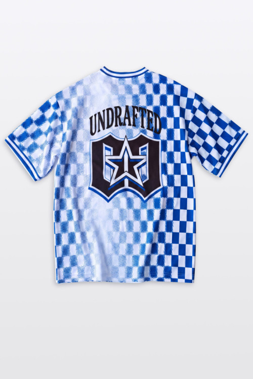 Biało-niebieski t-shirt LOOSE w stylu sportowym z autorskimi grafikami