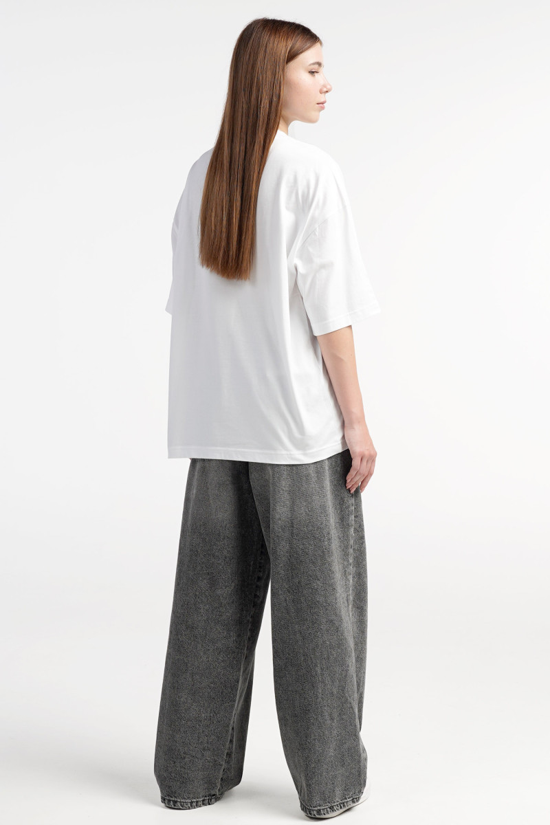 Biały t-shirt OVERSIZE z autorską grafiką z przodu