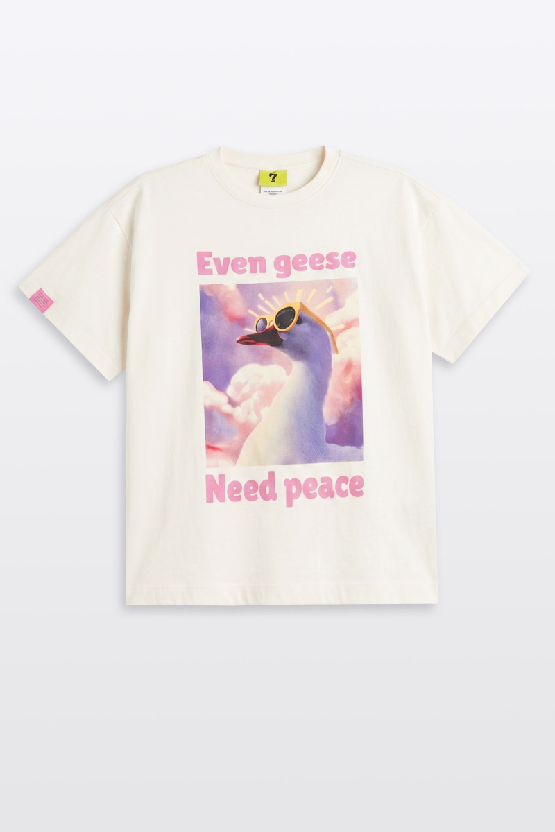 Kremowy t-shirt COMFORT z autorską grafiką z przodu