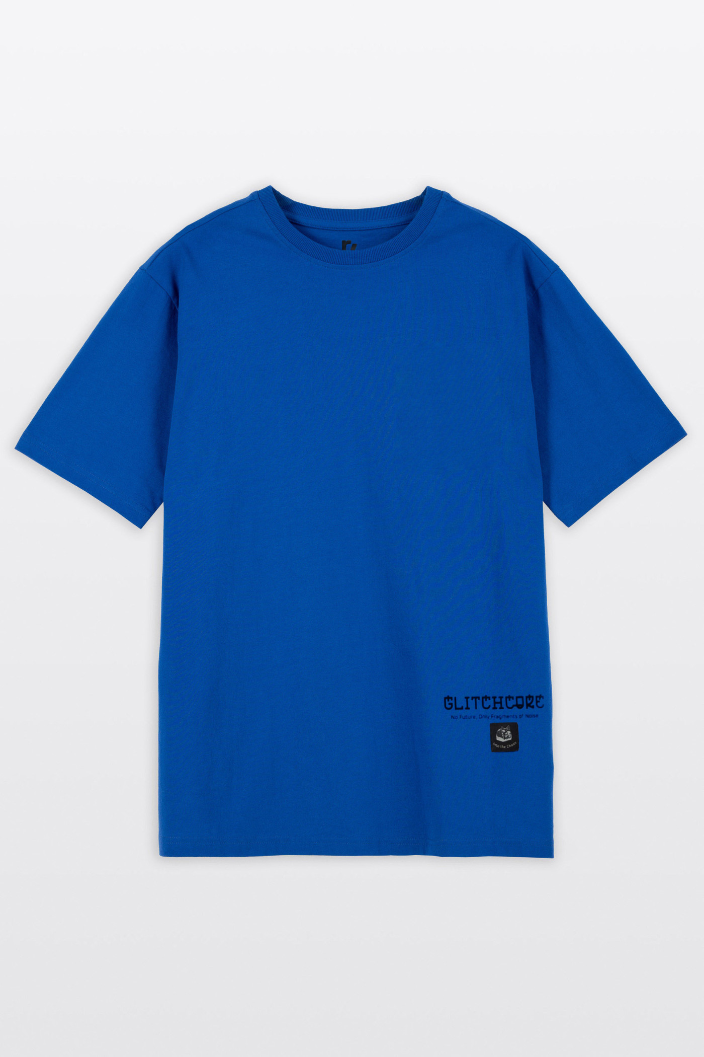 Niebieski t-shirt LOOSE z minimalistyczną naszywką z przodu