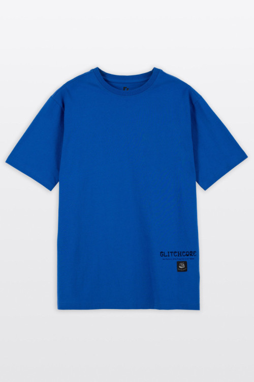 Niebieski t-shirt LOOSE z minimalistyczną naszywką z przodu