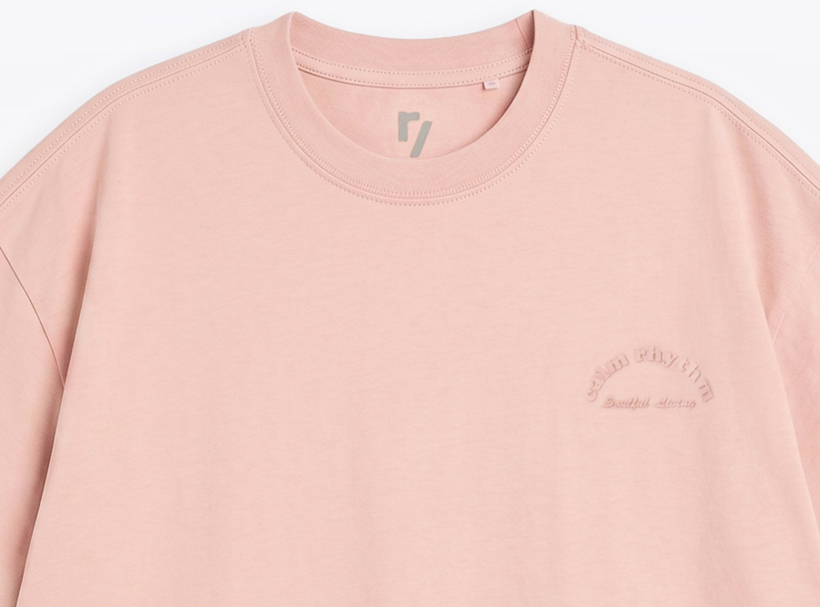 Różowy t-shirt OVERSIZE z minimalistycznym nadrukiem z przodu