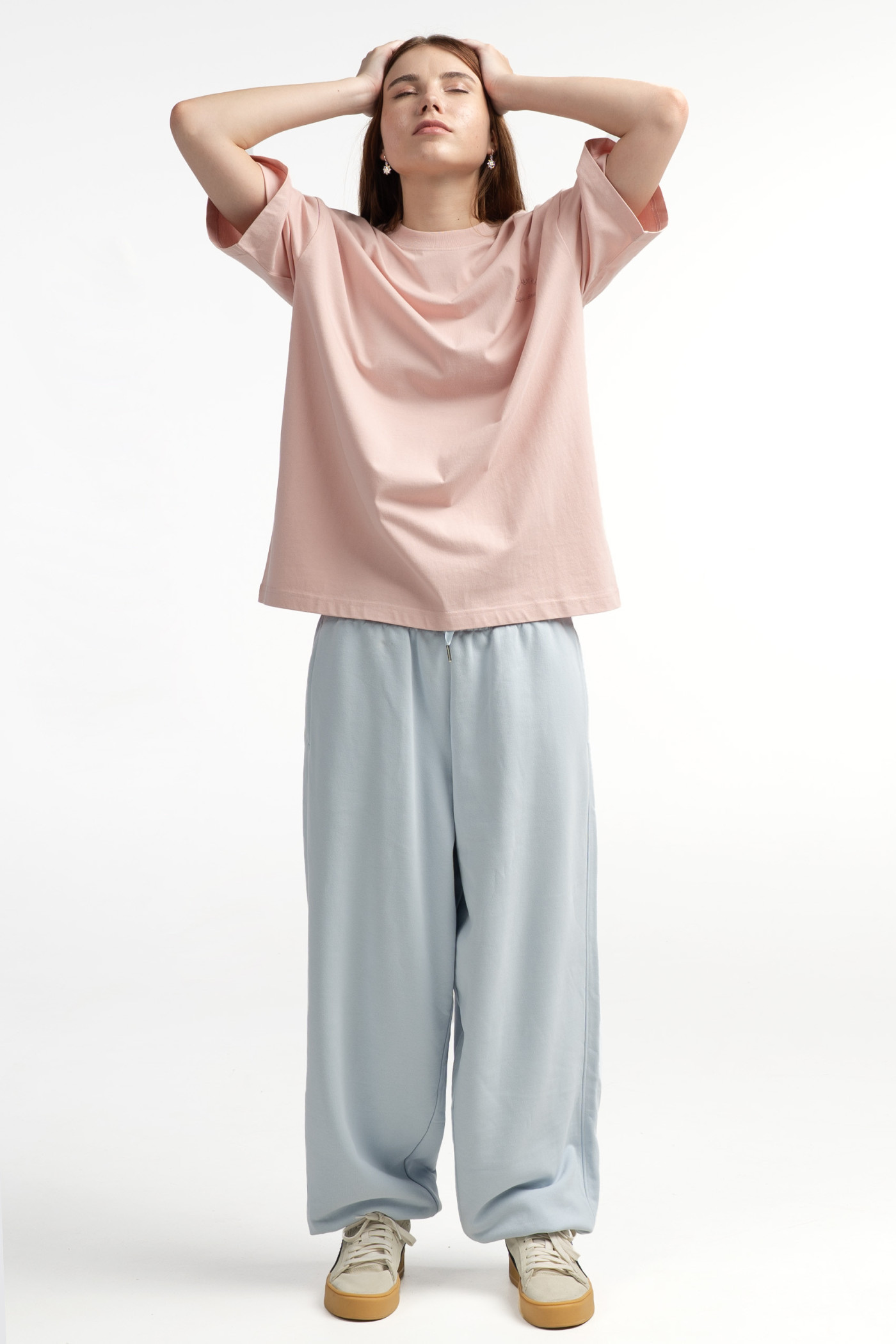 Różowy t-shirt OVERSIZE z minimalistycznym nadrukiem z przodu