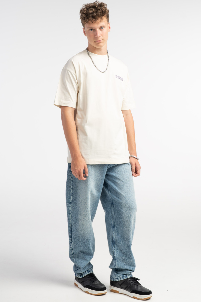 Kremowy t-shirt LOOSE z autorską grafiką z tyłu
