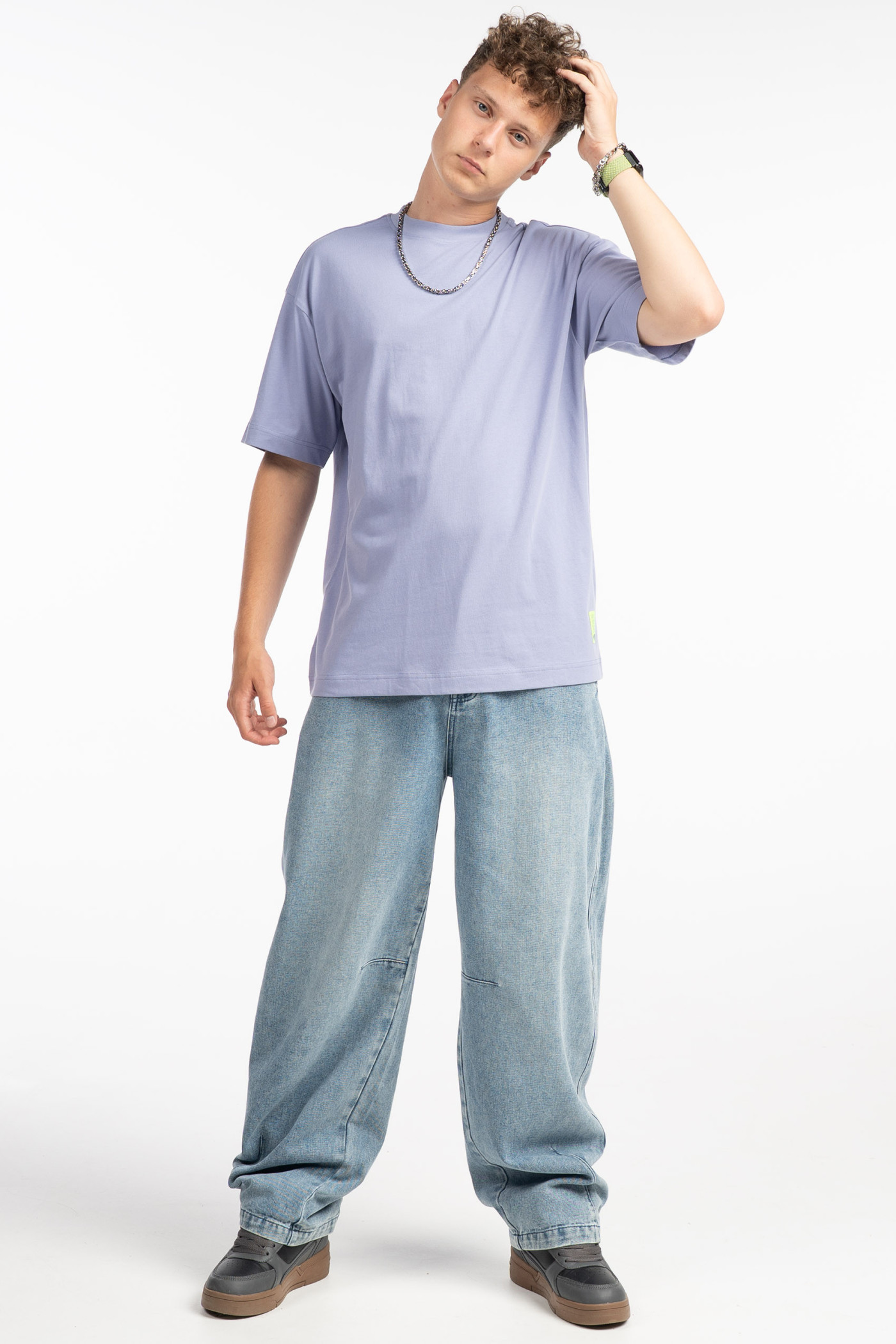 Fioletowy t-shirt LOOSE z autorską grafiką z tyłu