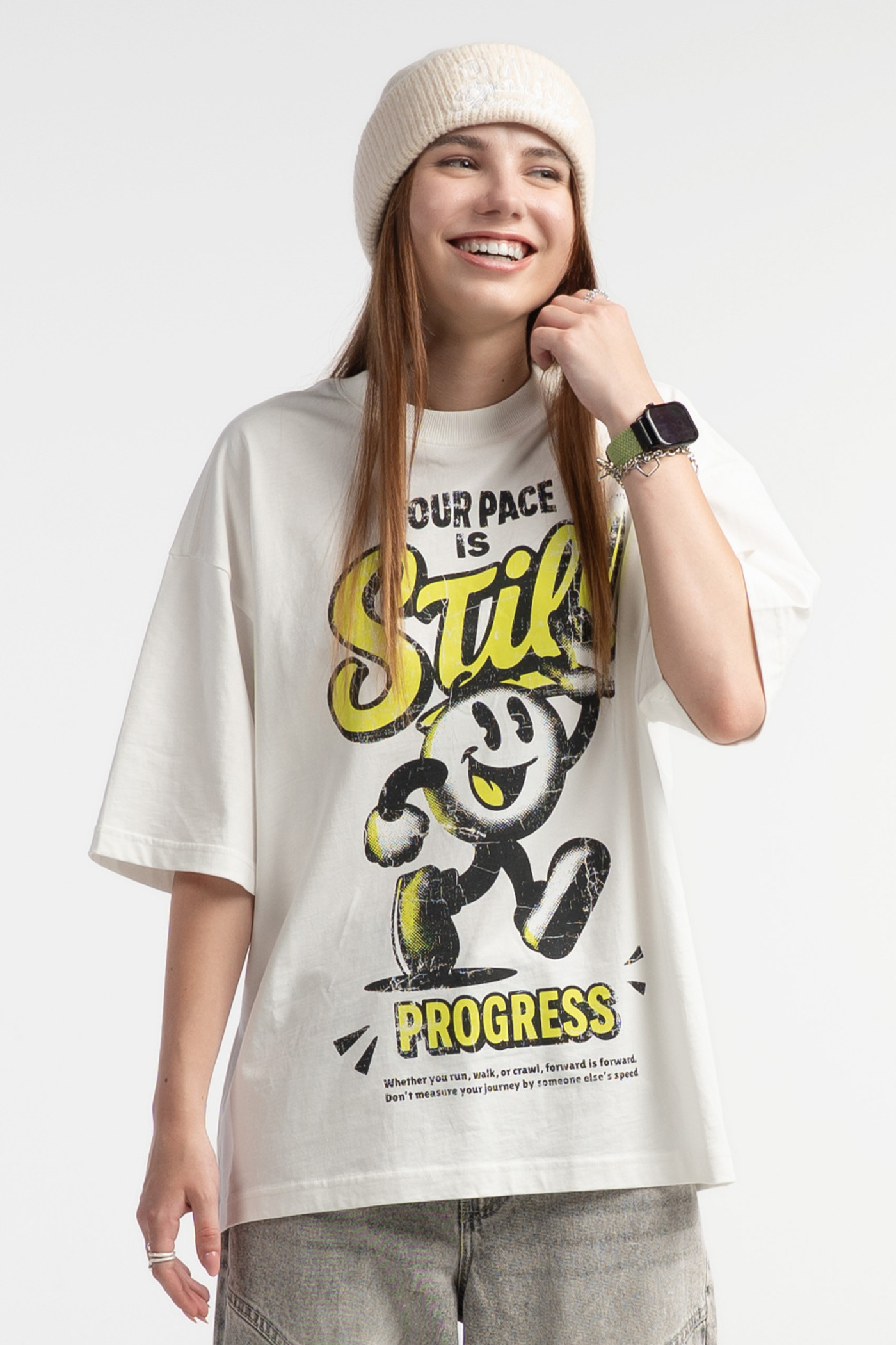 Kremowy t-shirt OVERSIZE z autorską grafiką z przodu