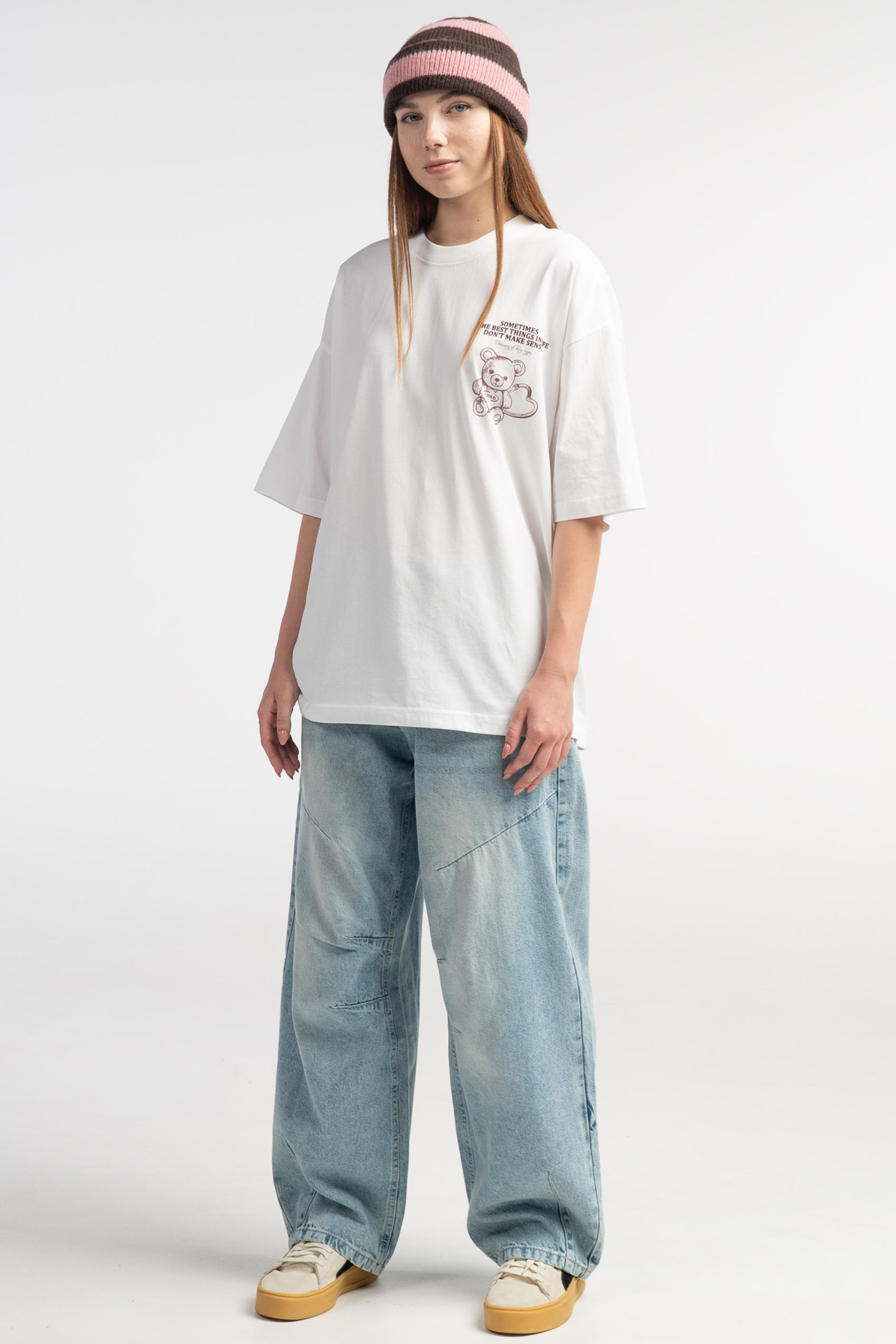 Biały t-shirt OVERSIZE z autorską grafiką z tyłu
