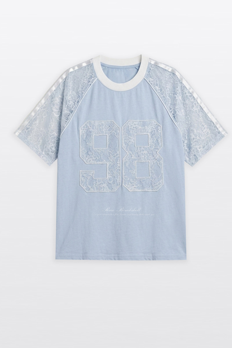 Niebieski t-shirt z wstawkami z koronki
