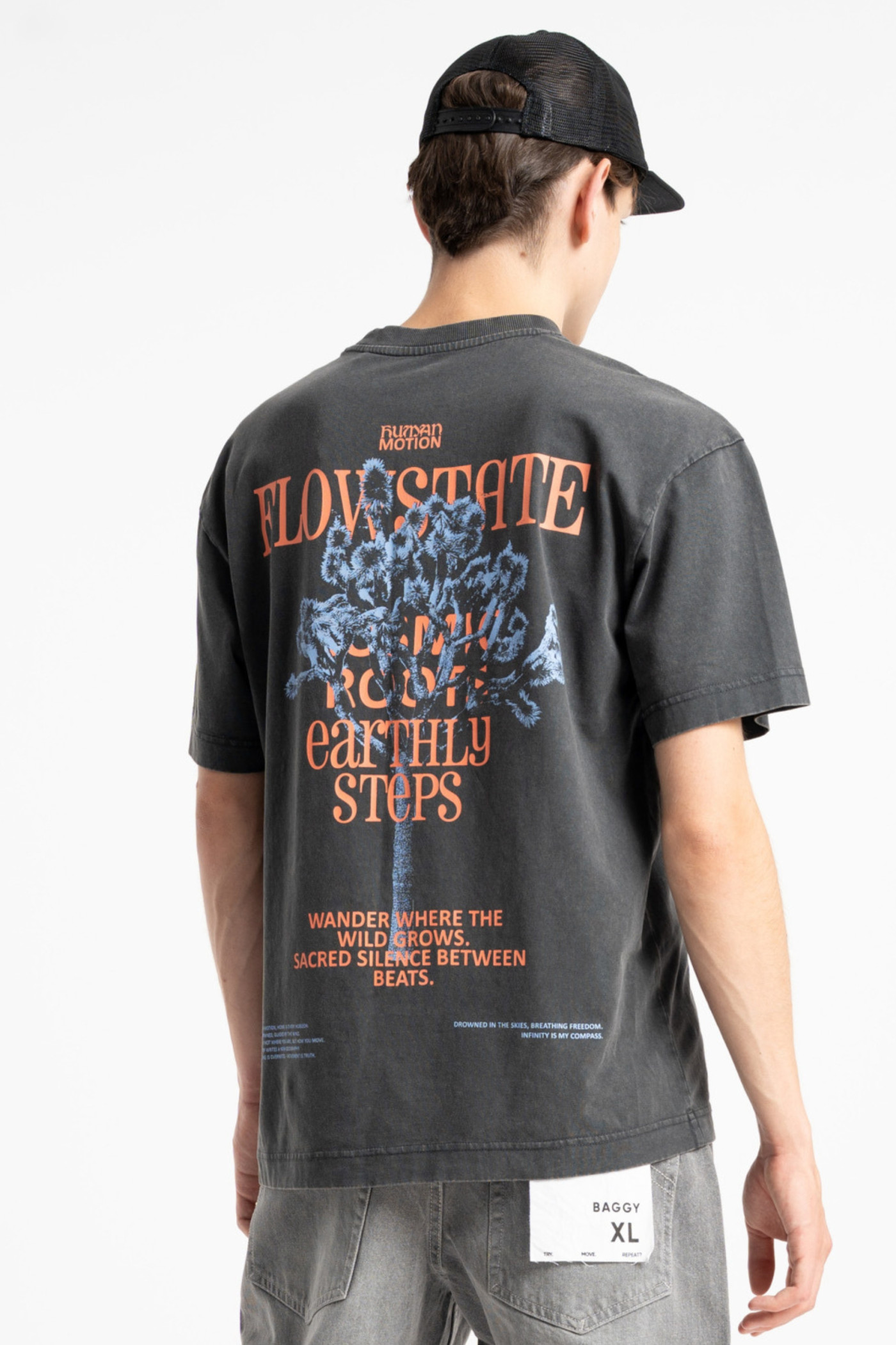 Ciemnoszary t-shirt LOOSE z efektem sprania z autorską grafiką z tyłu