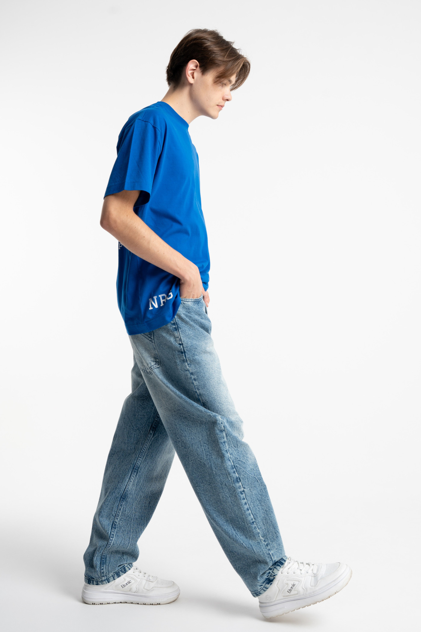 Niebieskie spodnie jeansowe o kroju BAGGY z efektem sprania