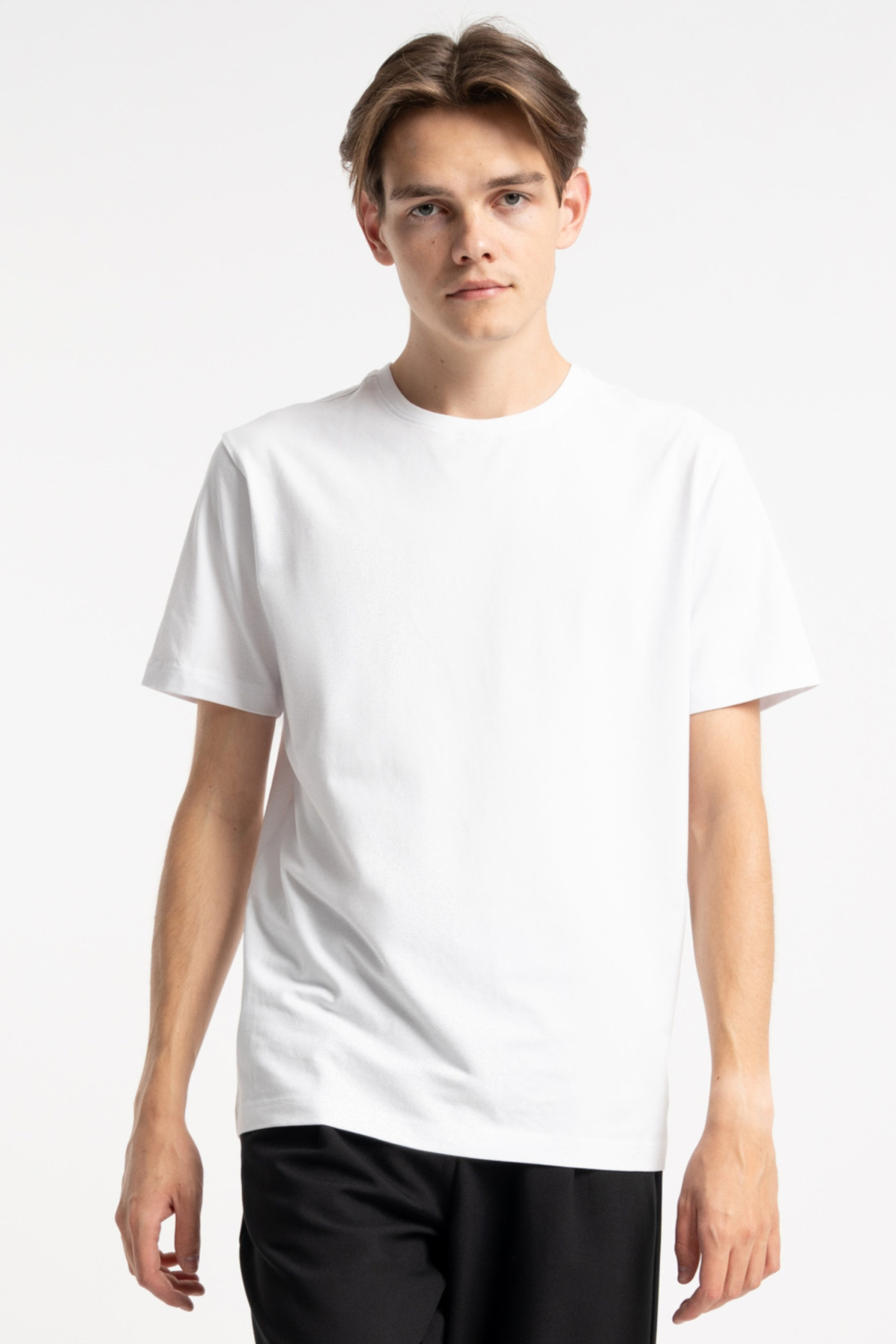 Biały t-shirt REGULAR bez nadruków