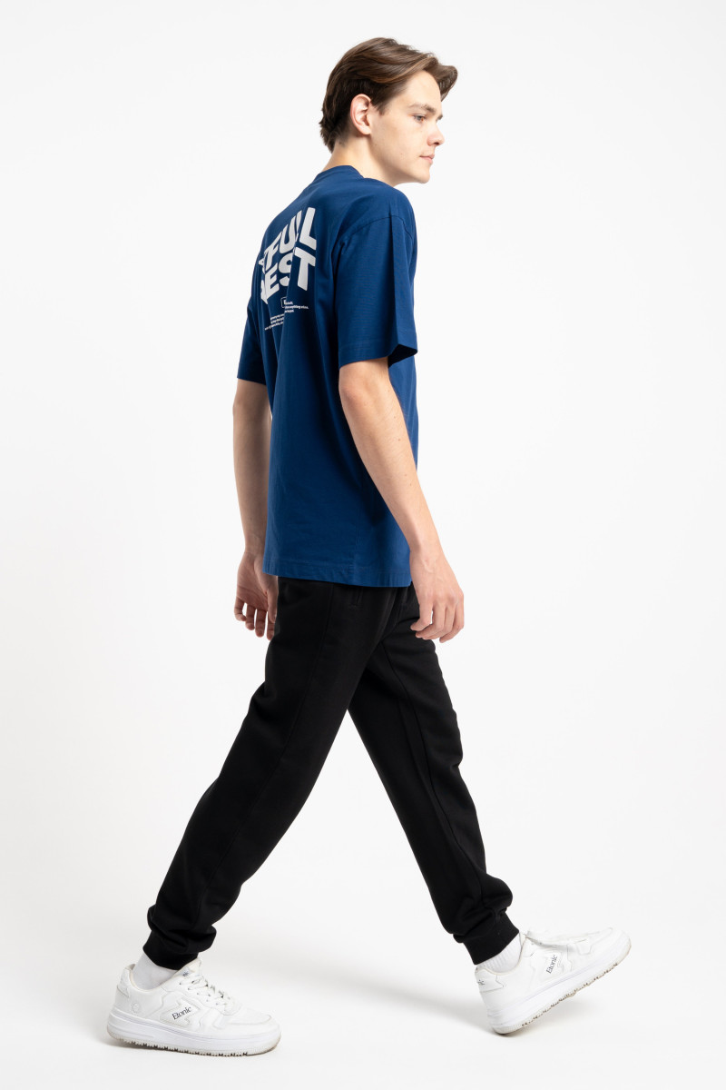 Niebieski t-shirt LOOSE z autorską grafiką z tyłu