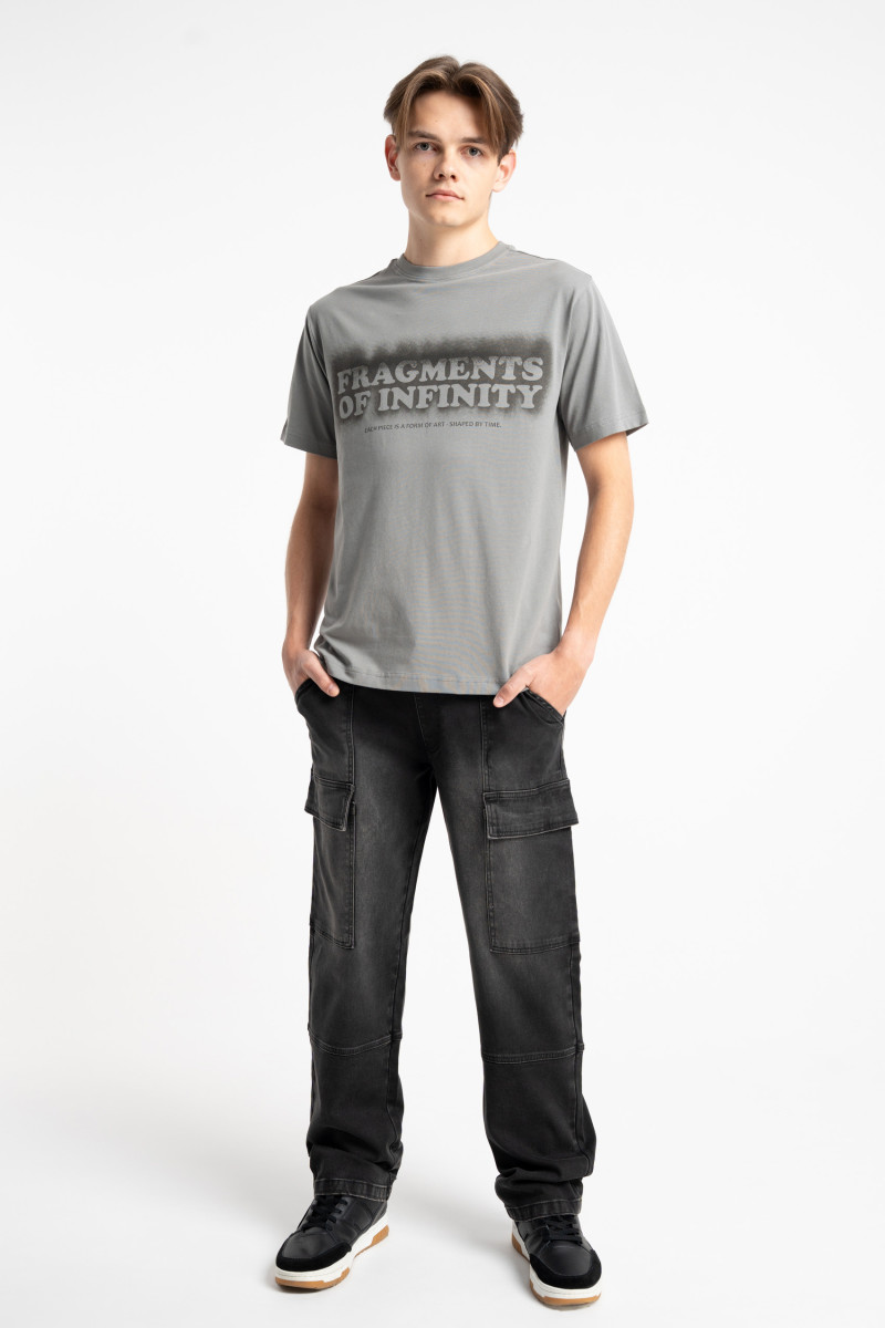 Ciemnobeżowy t-shirt REGULAR z autorską grafiką z przodu