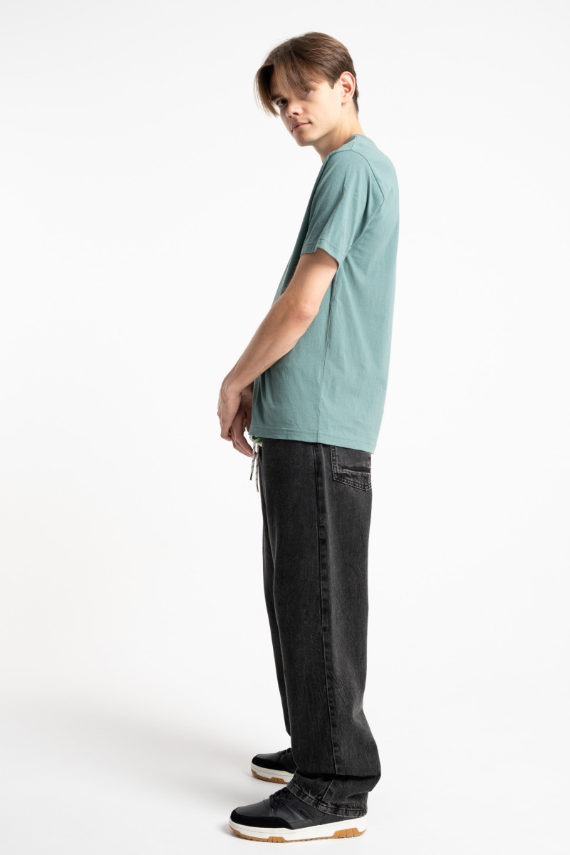 Zielony t-shirt REGULAR z minimalistyczną autorską grafiką z przodu