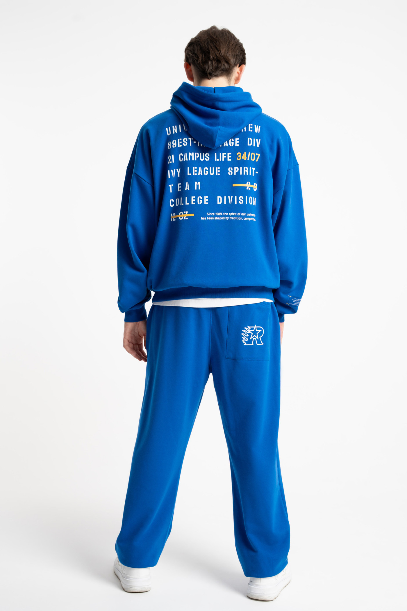 Niebieska bluza LOOSE z kapturem z autorską grafiką z tyłu