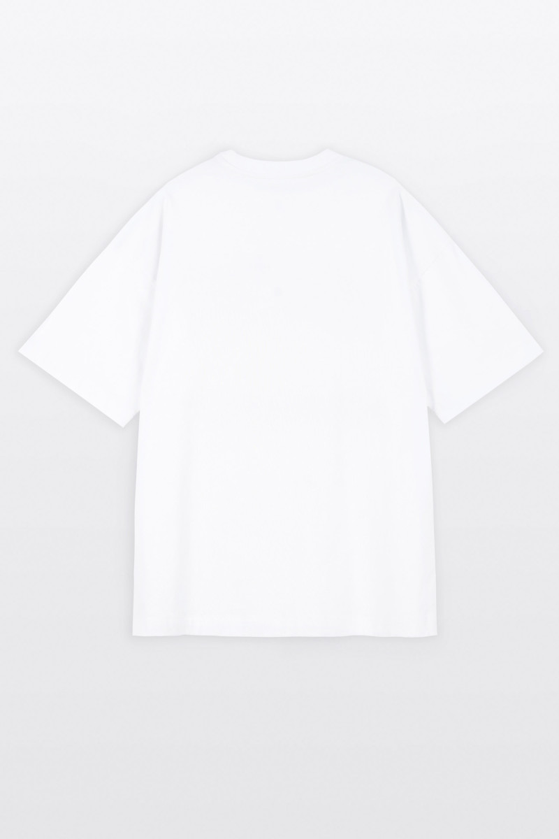 Biały t-shirt LOOSE z autorska grafiką z przodu