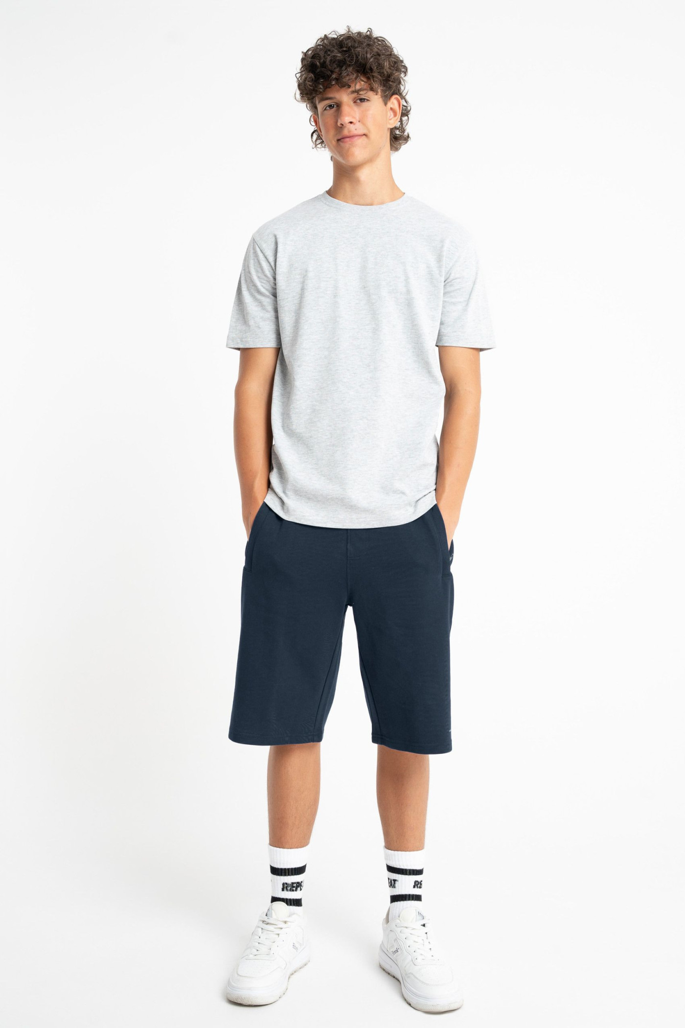 T-shirt szary melanż REGULAR z minimalistycznym nadrukiem