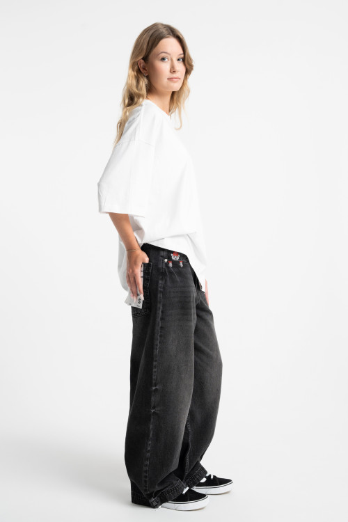 Biały t-shirt OVERSIZE z minimalistycznym nadrukiem