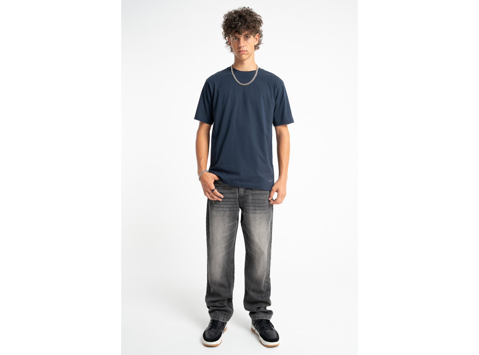 Granatowy t-shirt REGULAR z minimalistycznym nadrukiem