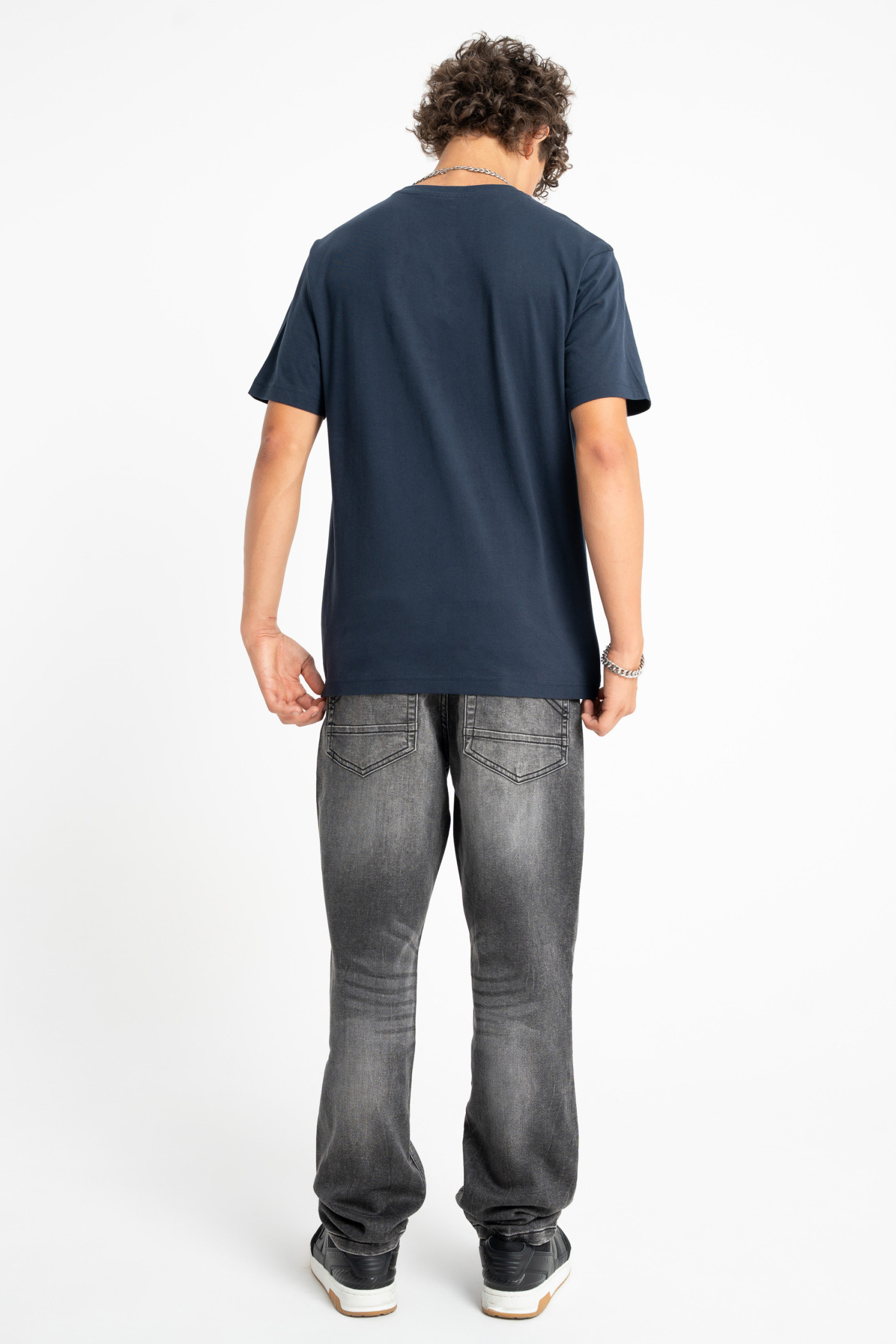 Granatowy t-shirt REGULAR z minimalistycznym nadrukiem