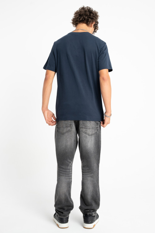 Granatowy t-shirt REGULAR z minimalistycznym nadrukiem