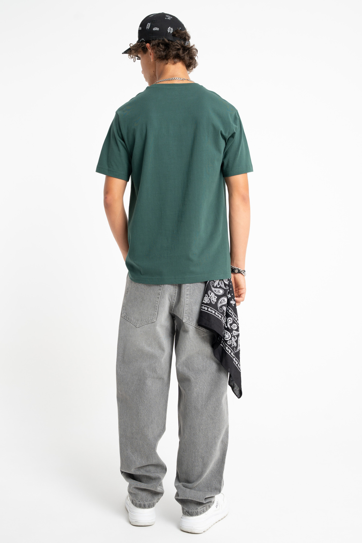 Zielony t-shirt REGULAR z minimalistycznym nadrukiem