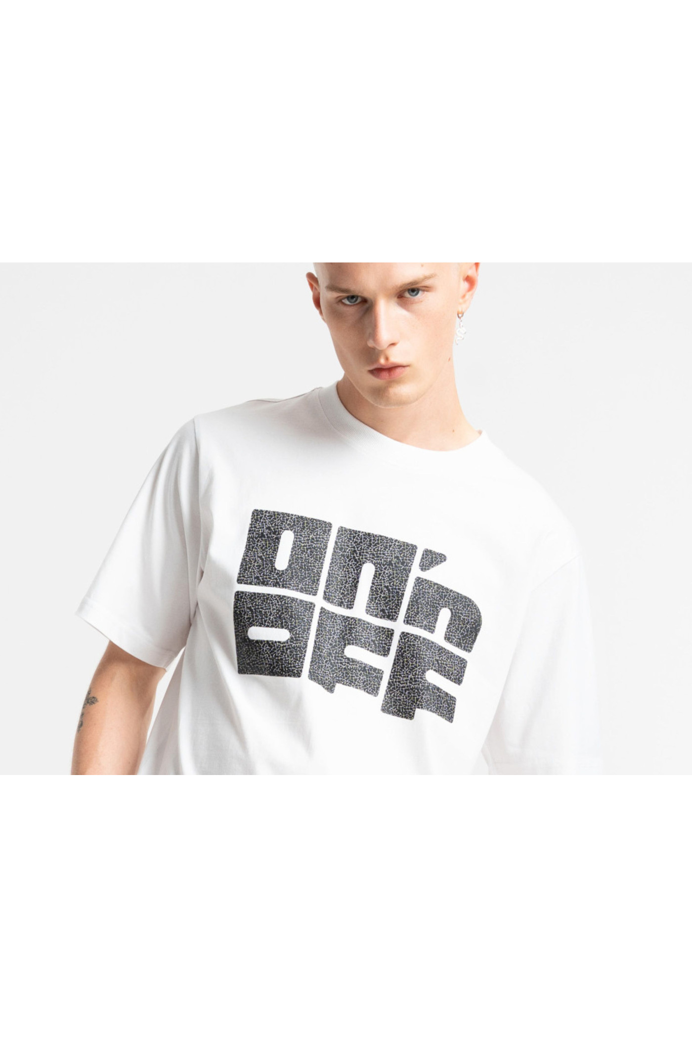 Biały t-shirt OVERSIZE z logo