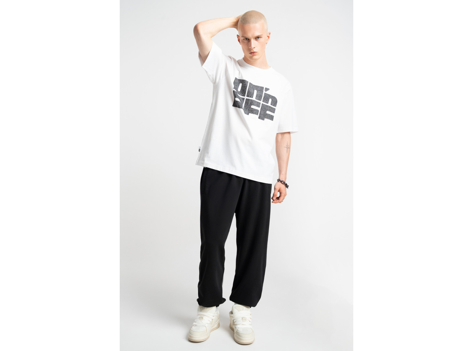 Biały t-shirt OVERSIZE z logo